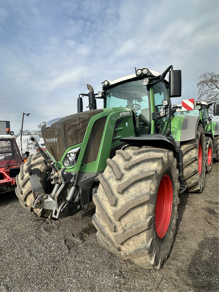 Fendt 828 S4 Profi Plus - Tracteur agricole: photos 1 Fendt 828 S4 Profi Plus - Tracteur agricole: photos 1