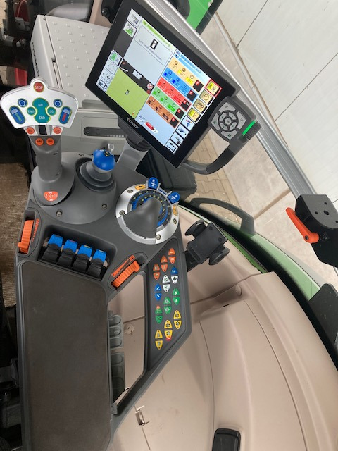 Fendt 828 Vario S4 Profi - Tracteur agricole: photos 3 Fendt 828 Vario S4 Profi - Tracteur agricole: photos 3