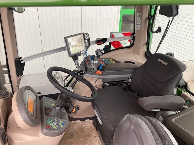 Fendt 828 Vario S4 Profi - Tracteur agricole: photos 4 Fendt 828 Vario S4 Profi - Tracteur agricole: photos 4