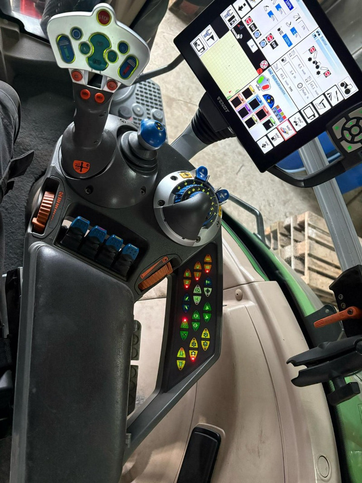 Fendt 828 Vario S4 ProfiPlus - Tracteur agricole: photos 2 Fendt 828 Vario S4 ProfiPlus - Tracteur agricole: photos 2