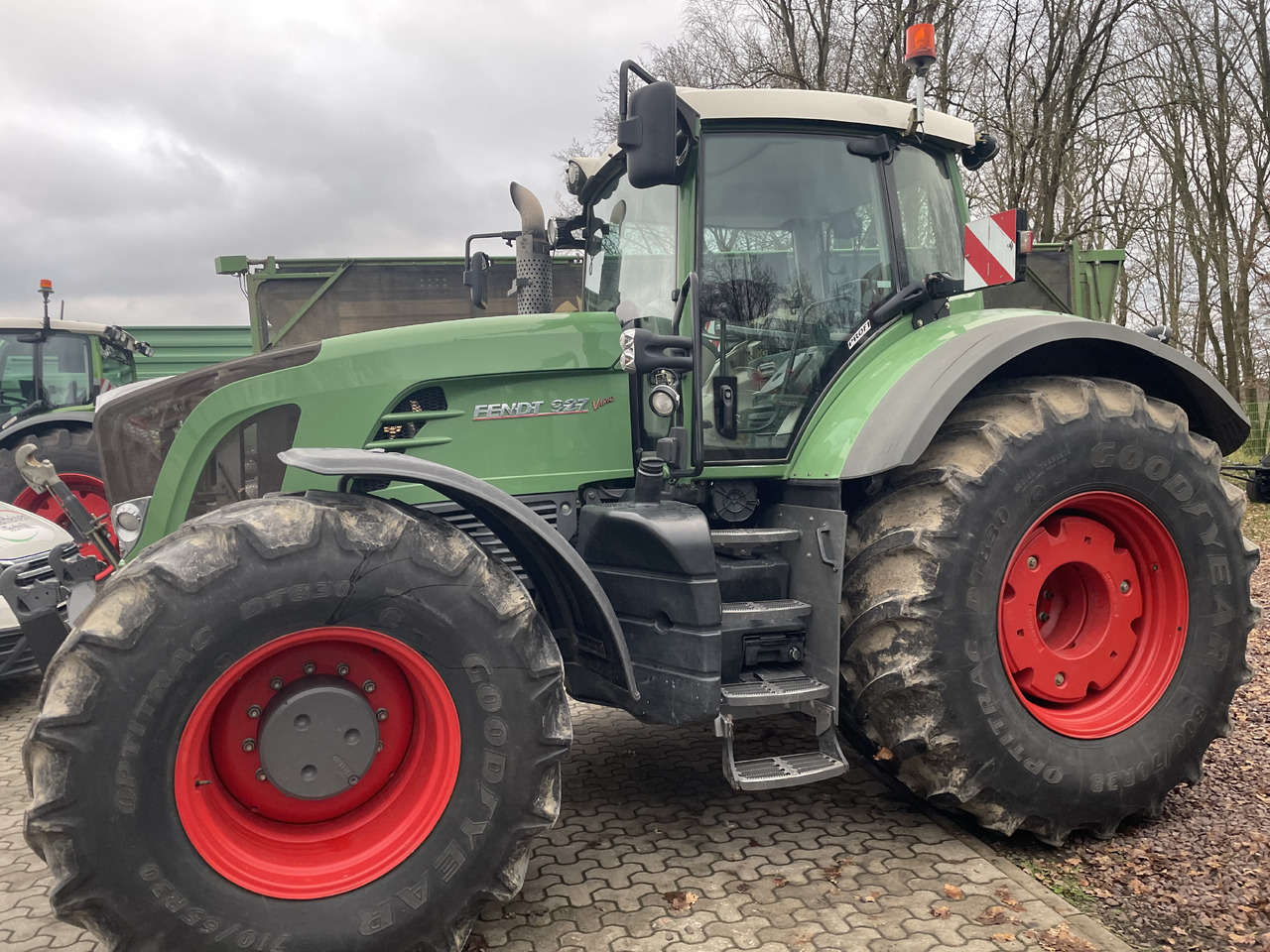 Fendt 927 Vario - Tracteur agricole: photos 1 Fendt 927 Vario - Tracteur agricole: photos 1