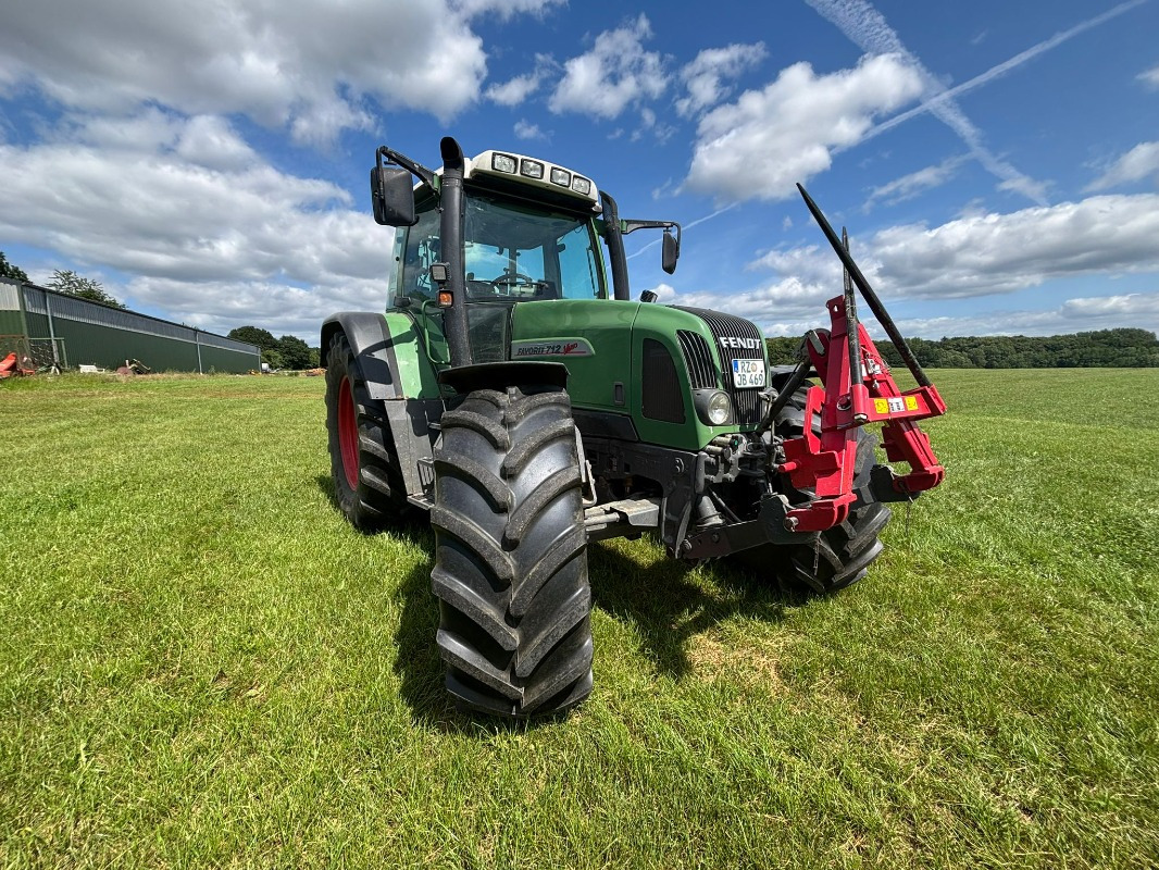 Fendt Favorit 712 Vario - Tracteur agricole: photos 2 Fendt Favorit 712 Vario - Tracteur agricole: photos 2