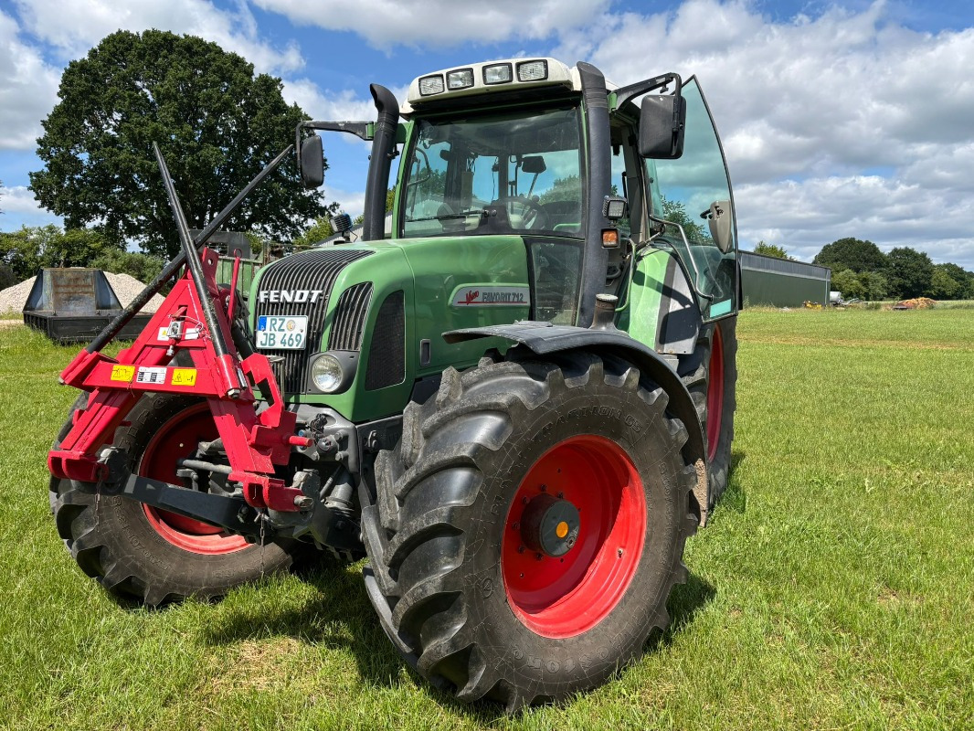 Fendt Favorit 712 Vario - Tracteur agricole: photos 1 Fendt Favorit 712 Vario - Tracteur agricole: photos 1