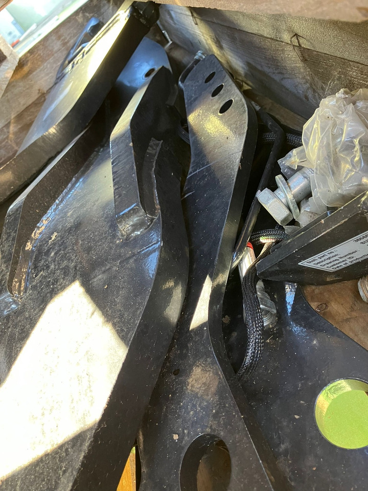 Fendt Frontlader - Anbauteile - Chargeur frontal pour tracteur: photos 2 Fendt Frontlader - Anbauteile - Chargeur frontal pour tracteur: photos 2