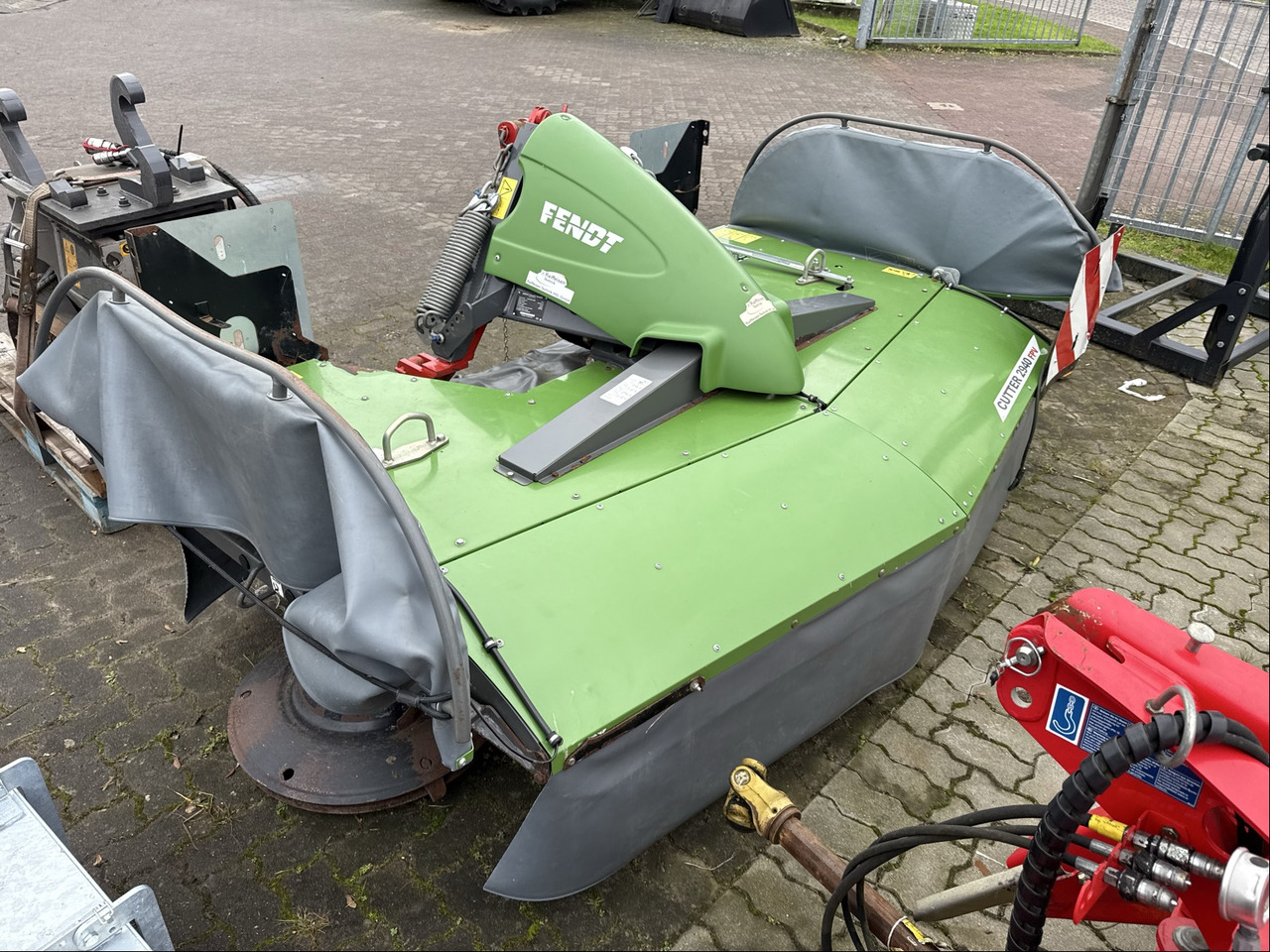 Fendt Frontmähwerk Cutter 2940 FPV - Faucheuse: photos 1 Fendt Frontmähwerk Cutter 2940 FPV - Faucheuse: photos 1