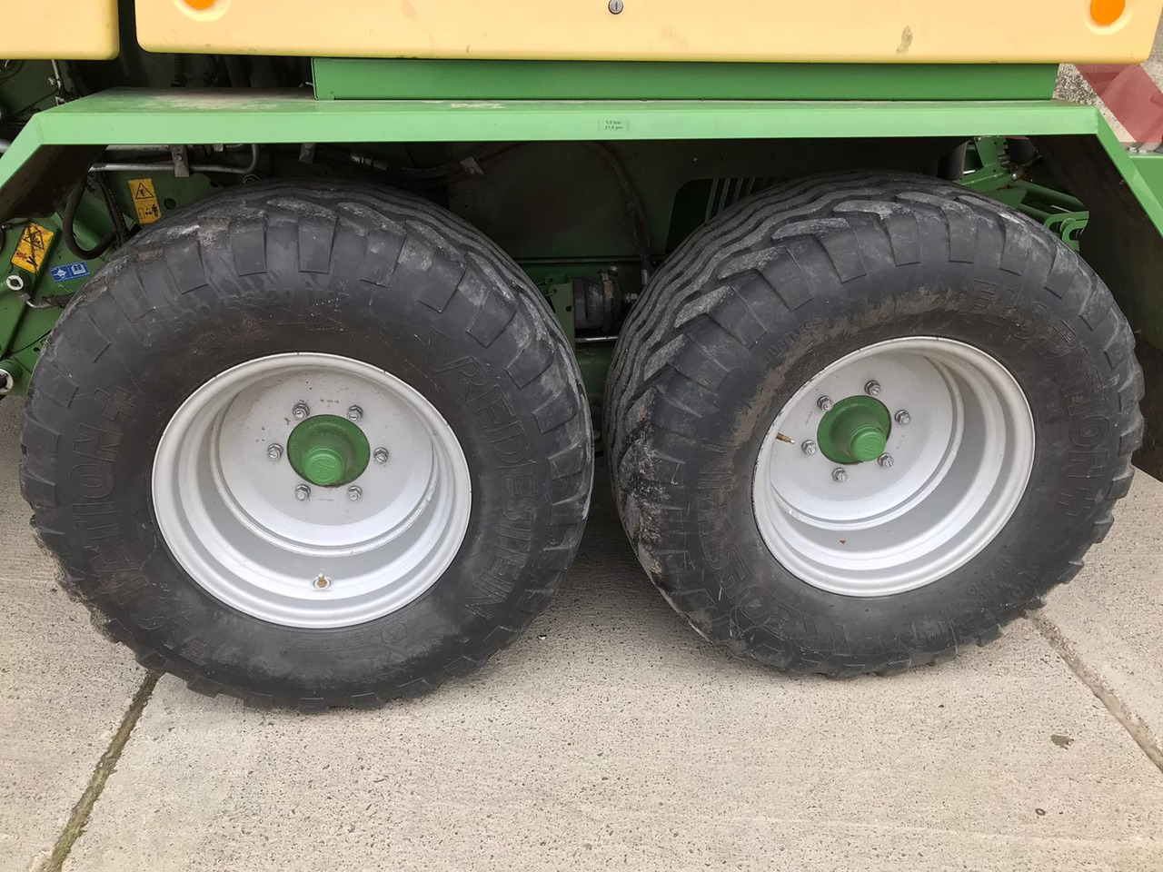 Krone Comprima CF 155 XC - Matériel de fenaison: photos 2 Krone Comprima CF 155 XC - Matériel de fenaison: photos 2