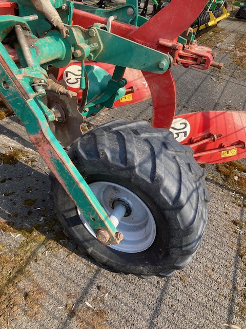 Kverneland EG 100/300/77RH - Charrue: photos 2 Kverneland EG 100/300/77RH - Charrue: photos 2