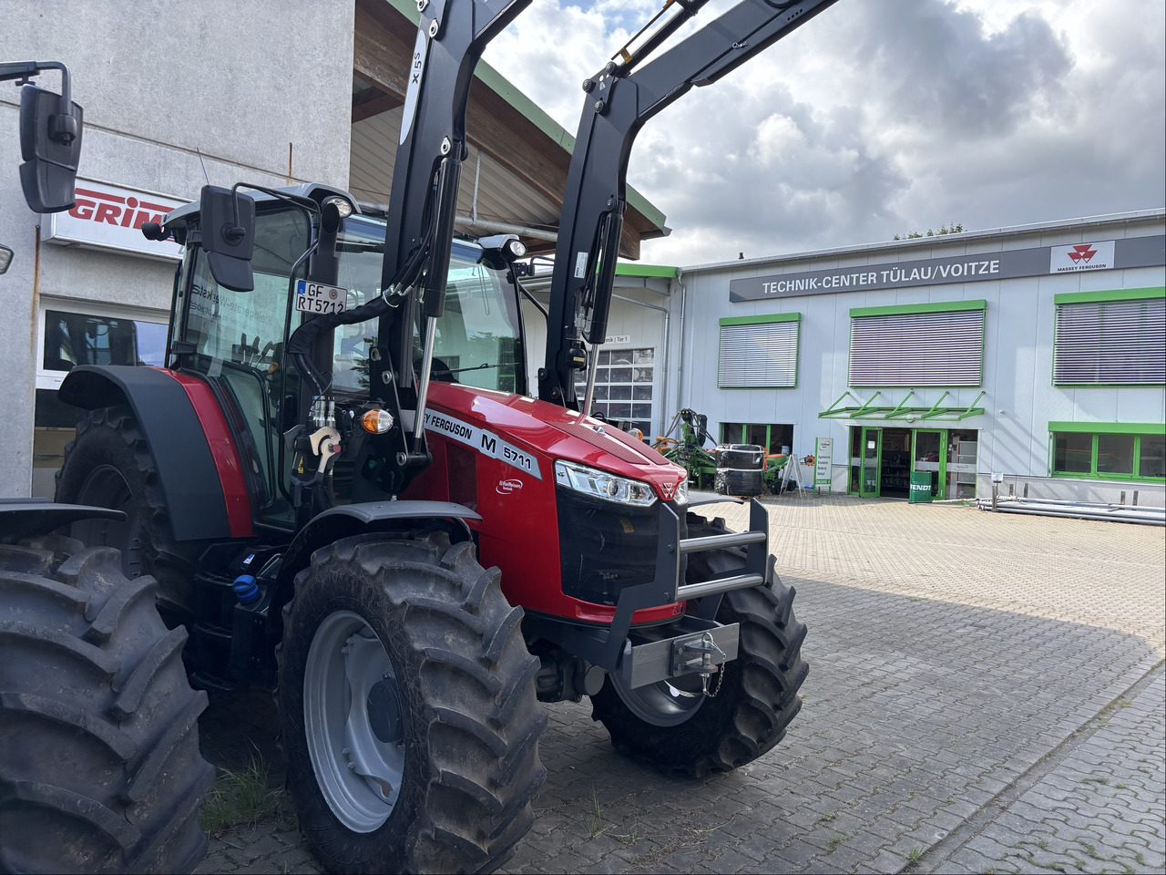Massey Ferguson 5711M Dyna-4 4WD Cab - Tracteur agricole: photos 1 Massey Ferguson 5711M Dyna-4 4WD Cab - Tracteur agricole: photos 1
