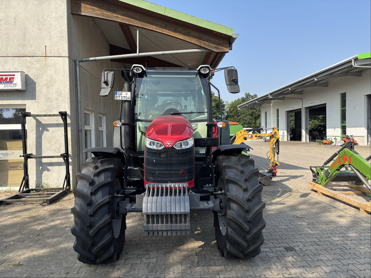 Massey Ferguson 5712M 4WD Cab Essential - Tracteur agricole: photos 5 Massey Ferguson 5712M 4WD Cab Essential - Tracteur agricole: photos 5