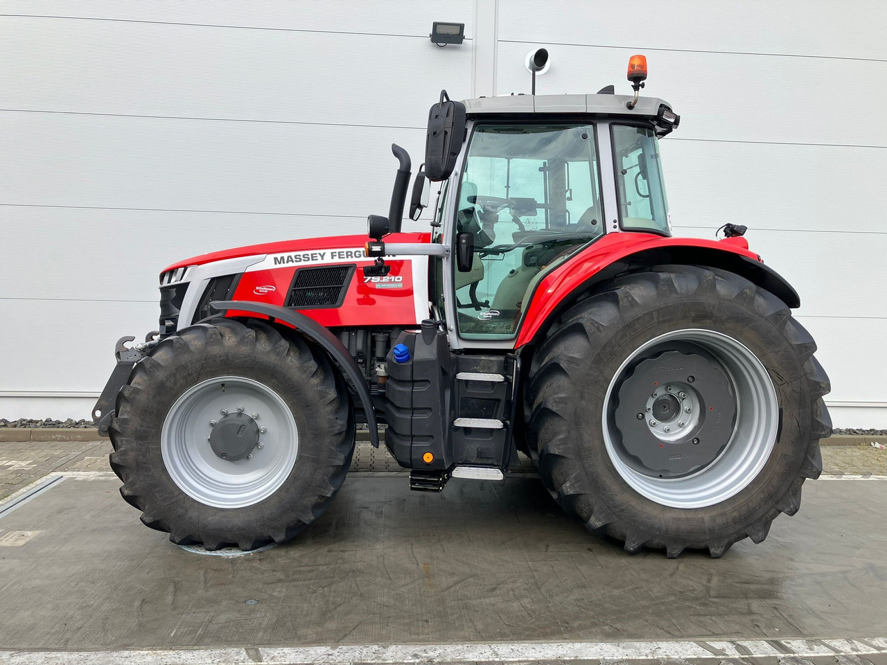 Tracteur agricole Massey Ferguson 7S.210 Dyna-VT EXCLUSIVE: photos 1