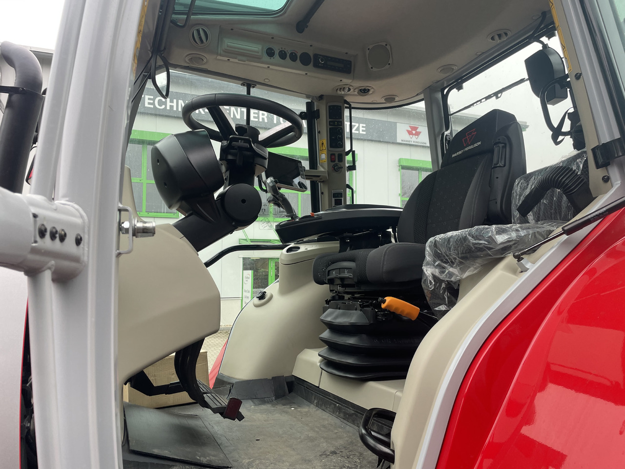 Massey Ferguson 7S.210 Dyna-VT EXCLUSIVE - Tracteur agricole: photos 4 Massey Ferguson 7S.210 Dyna-VT EXCLUSIVE - Tracteur agricole: photos 4