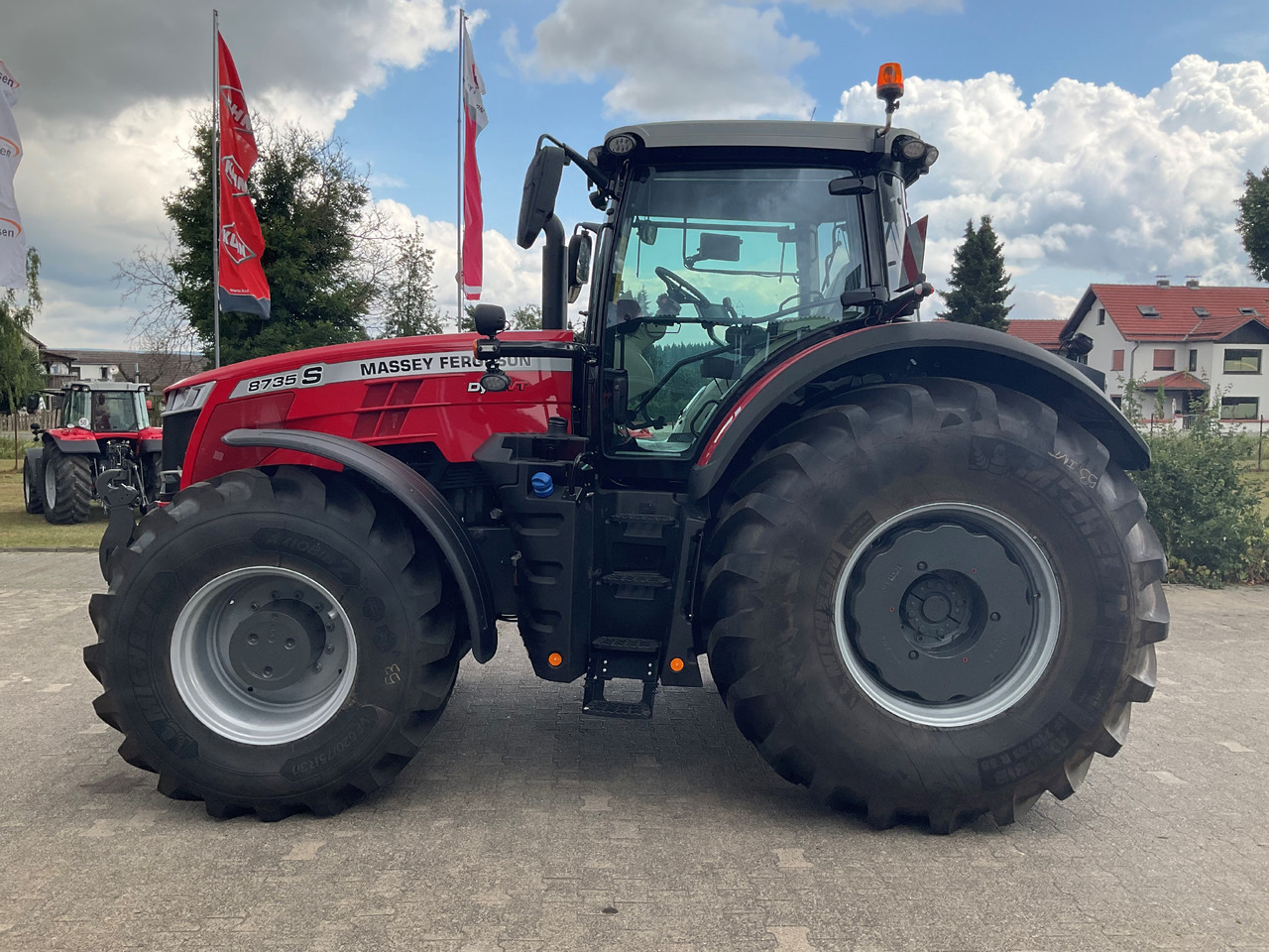Massey Ferguson 8735 S Dyna-VT EXCLUSIVE - Tracteur agricole: photos 1 Massey Ferguson 8735 S Dyna-VT EXCLUSIVE - Tracteur agricole: photos 1