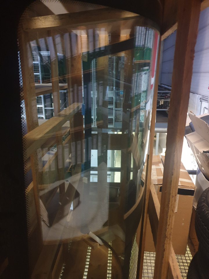 New Holland Windschutzscheibe - Tracteur agricole: photos 2 New Holland Windschutzscheibe - Tracteur agricole: photos 2