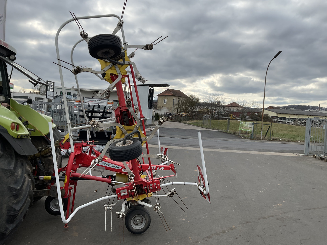 Pöttinger 6.69 Hit - Faneuse: photos 2 Pöttinger 6.69 Hit - Faneuse: photos 2