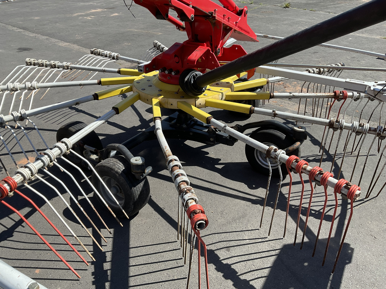 Pöttinger Top 722 Seitenschwader - Faneuse: photos 4 Pöttinger Top 722 Seitenschwader - Faneuse: photos 4