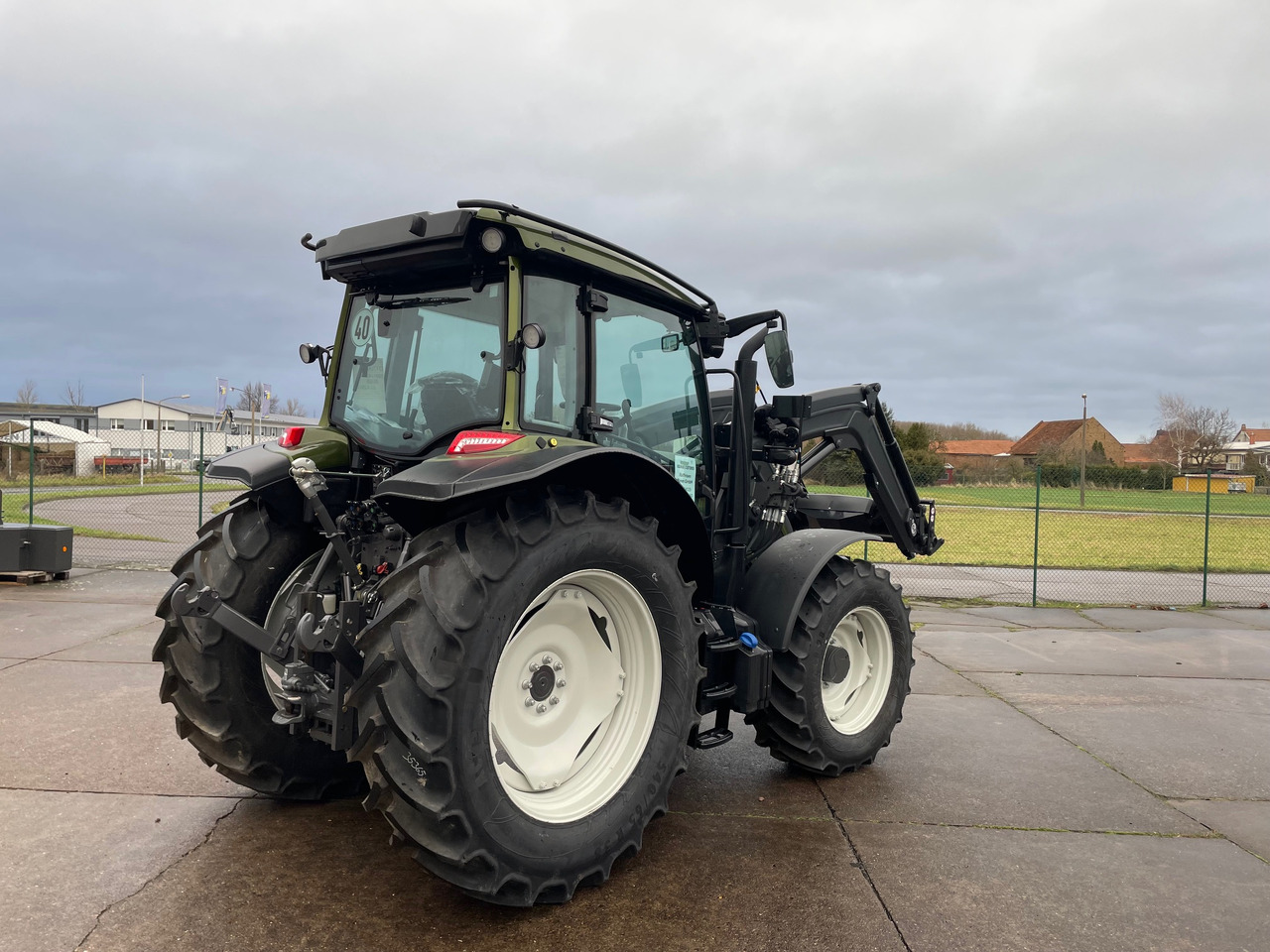 Valtra A105MH4 2B0 - Tracteur agricole: photos 5 Valtra A105MH4 2B0 - Tracteur agricole: photos 5