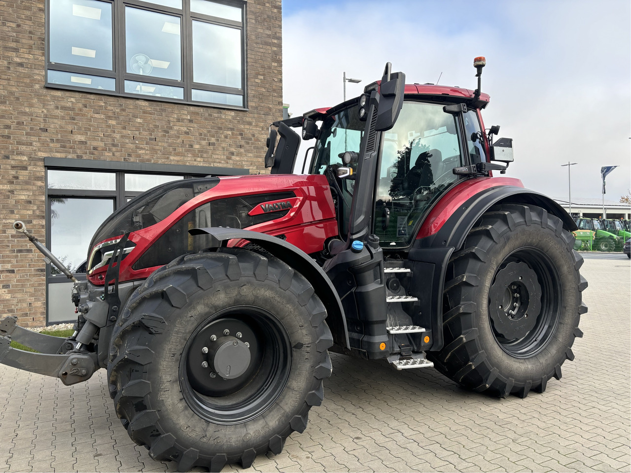 Valtra Q265 - Tracteur agricole: photos 1 Valtra Q265 - Tracteur agricole: photos 1