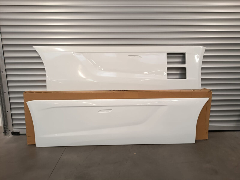 Iveco S WAY EURO 6 - ADBlue steps / scalini ADBlue - Aérodynamique/ Spoilers pour Camion: photos 1 Iveco S WAY EURO 6 - ADBlue steps / scalini ADBlue - Aérodynamique/ Spoilers pour Camion: photos 1