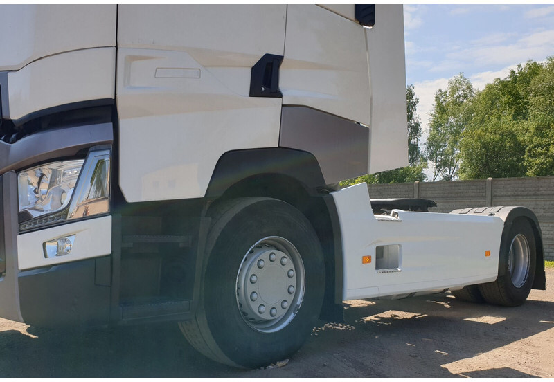 Renault T - T High SIDESKIRT EURO 6 - Aérodynamique/ Spoilers pour Camion: photos 1 Renault T - T High SIDESKIRT EURO 6 - Aérodynamique/ Spoilers pour Camion: photos 1