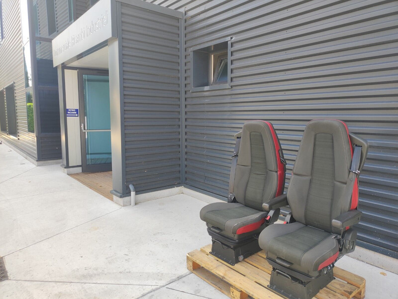 Volvo driver + passenger - Siège pour Camion: photos 1 Volvo driver + passenger - Siège pour Camion: photos 1