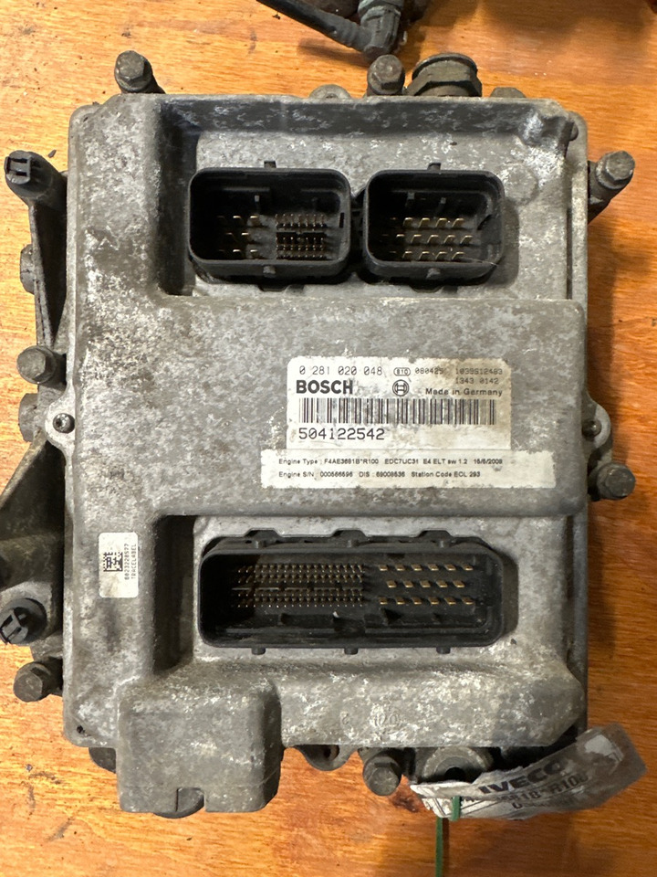 IVECO ECU 504122542 - Système électrique pour Camion: photos 1 IVECO ECU 504122542 - Système électrique pour Camion: photos 1