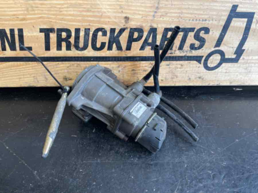 MAN FOOT BRAKE VALVE 81.52130-6275 - Valve de frein pour Camion: photos 1 MAN FOOT BRAKE VALVE 81.52130-6275 - Valve de frein pour Camion: photos 1