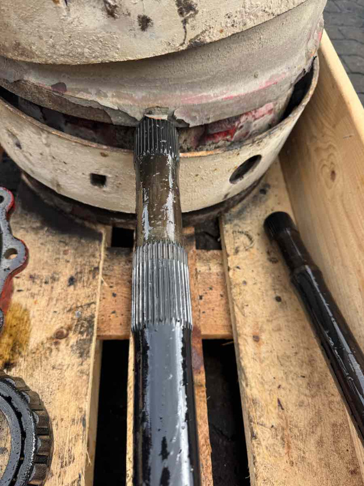 MAN HALF SHAFT 81.35502-0099 - Demi arbre pour Camion: photos 1 MAN HALF SHAFT 81.35502-0099 - Demi arbre pour Camion: photos 1