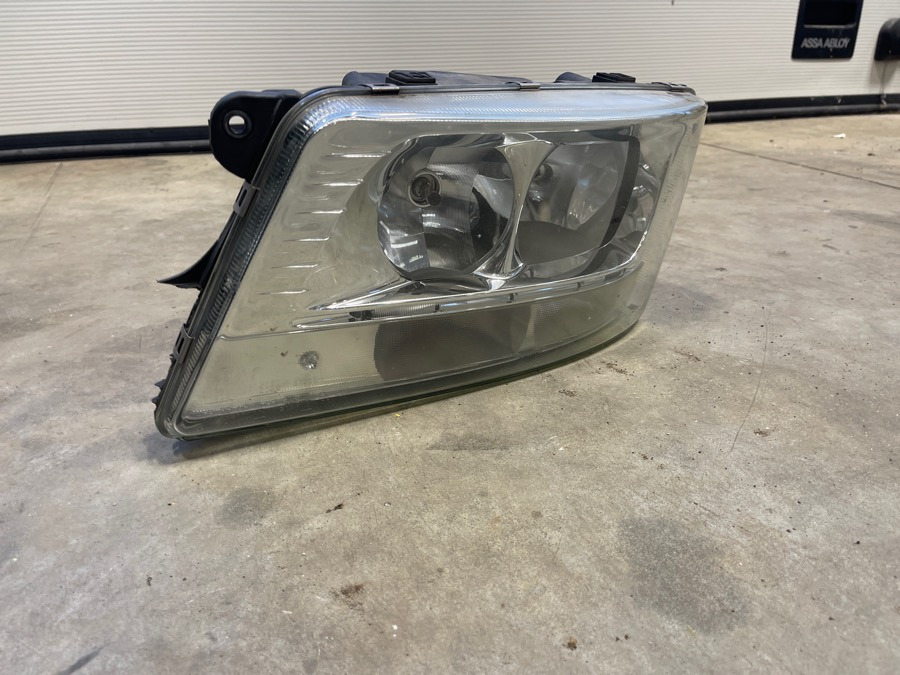 MAN HEADLAMP 81.25101-6749 - Lumière/ Éclairage pour Camion: photos 1 MAN HEADLAMP 81.25101-6749 - Lumière/ Éclairage pour Camion: photos 1
