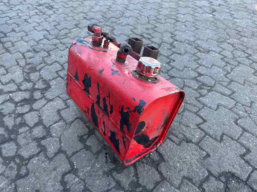MAN OIL FLUID RESERVOIR 81.36049-5002 - Hydraulique pour Camion: photos 1 MAN OIL FLUID RESERVOIR 81.36049-5002 - Hydraulique pour Camion: photos 1