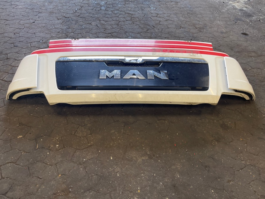 MAN TGS FRONT SERVICE DOOR 81.61110-6092 - Cabine et intérieur pour Camion: photos 1 MAN TGS FRONT SERVICE DOOR 81.61110-6092 - Cabine et intérieur pour Camion: photos 1