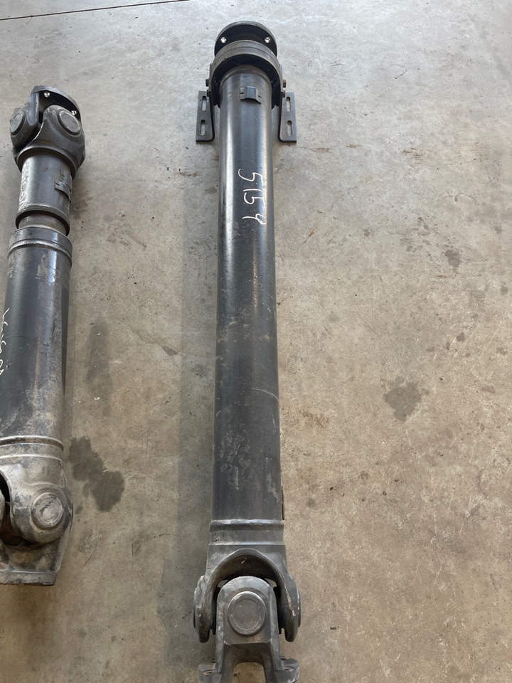 MERCEDES PROPSHAFT A9414100001 - Arbre à cardan pour Camion: photos 1 MERCEDES PROPSHAFT A9414100001 - Arbre à cardan pour Camion: photos 1