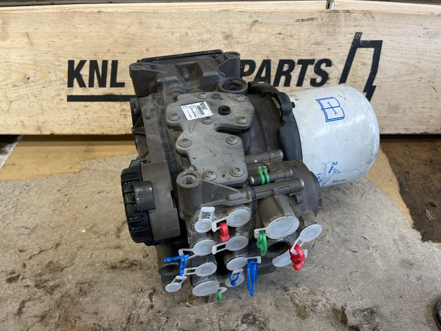 RENAULT AIR DRYER 22358799 - Valve de frein pour Camion: photos 1 RENAULT AIR DRYER 22358799 - Valve de frein pour Camion: photos 1