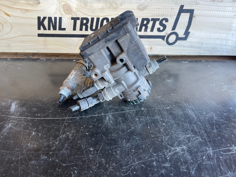 RENAULT VALVE 7421327346 - Valve de frein pour Camion: photos 1 RENAULT VALVE 7421327346 - Valve de frein pour Camion: photos 1