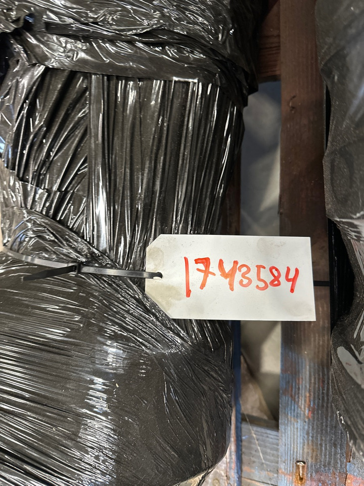 SCANIA CRANKSHAFT 1743584 - Moteur et pièces pour Camion: photos 2 SCANIA CRANKSHAFT 1743584 - Moteur et pièces pour Camion: photos 2