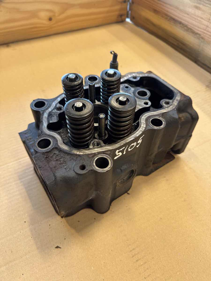 SCANIA CYLINDERHEAD 2245533 - Moteur pour Camion: photos 1 SCANIA CYLINDERHEAD 2245533 - Moteur pour Camion: photos 1