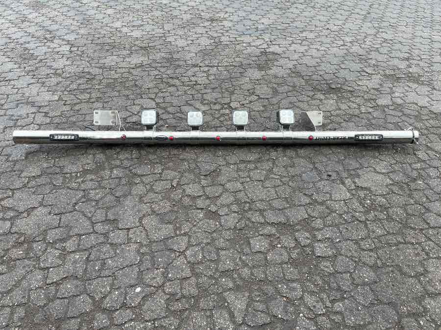 VOLVO LIGHT BOOM, CHROME - Lumière/ Éclairage pour Camion: photos 1 VOLVO LIGHT BOOM, CHROME - Lumière/ Éclairage pour Camion: photos 1
