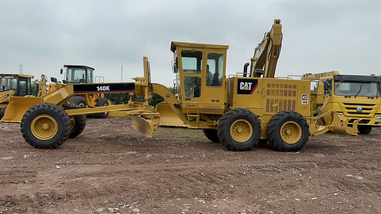 CATERPILLAR 140K - Niveleuse: photos 1 CATERPILLAR 140K - Niveleuse: photos 1
