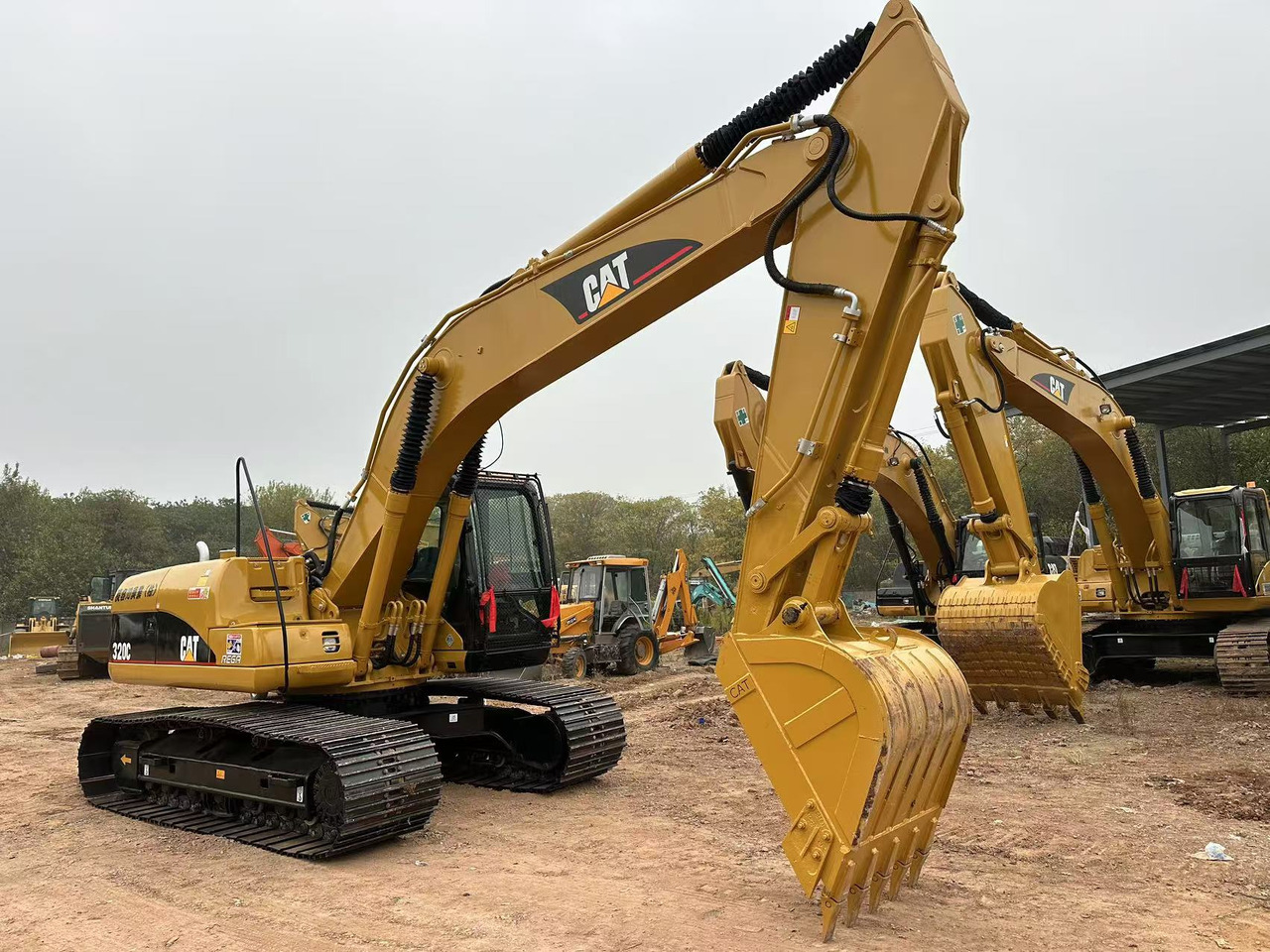 CATERPILLAR 320CL - Pelle sur chenille: photos 2 CATERPILLAR 320CL - Pelle sur chenille: photos 2