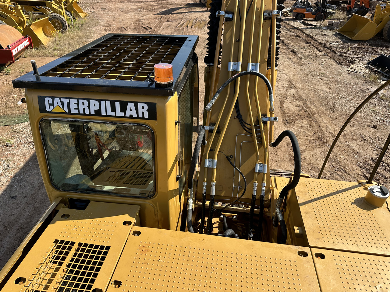 Pelle sur chenille CATERPILLAR 320CL: photos 10
