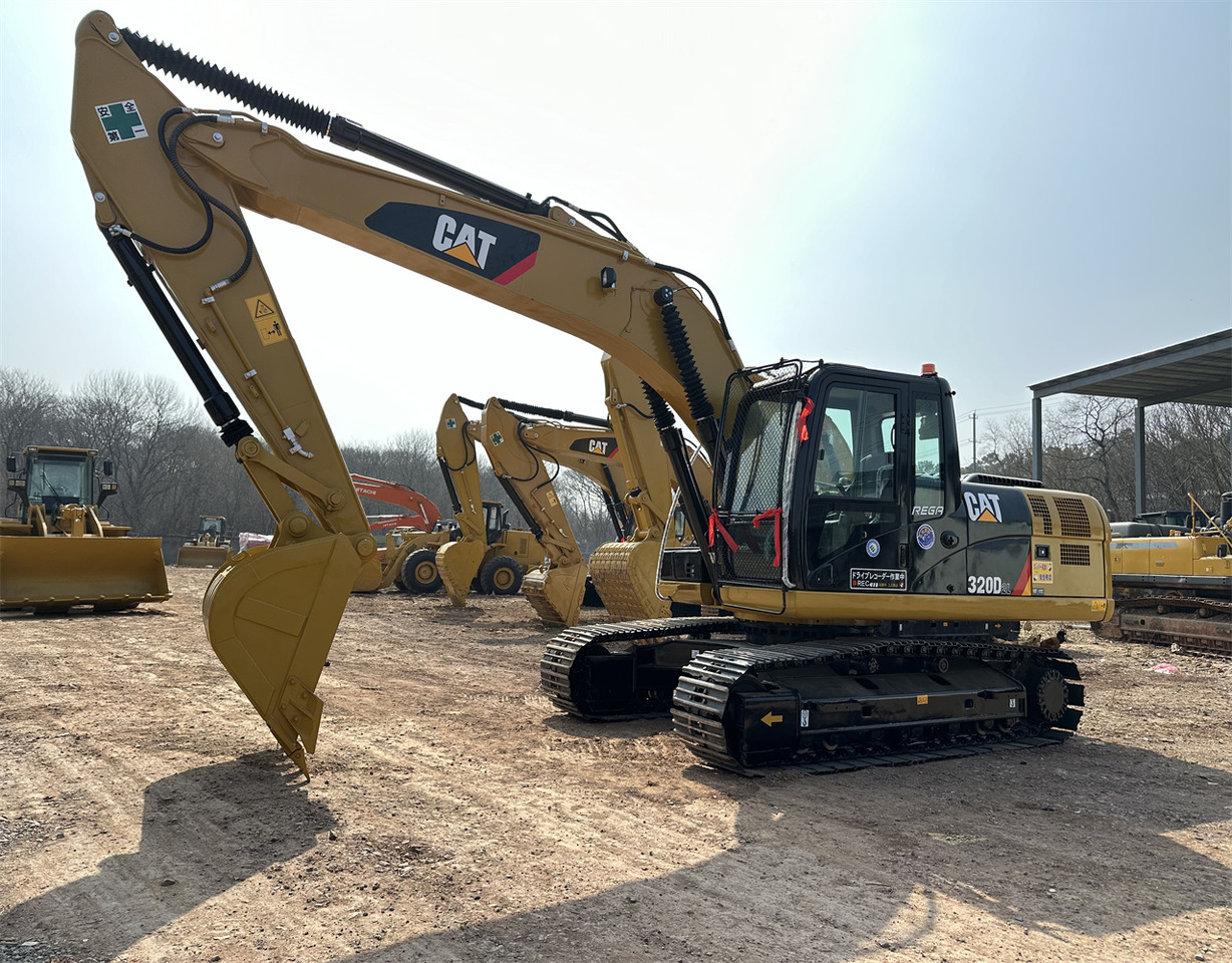 CATERPILLAR 320D2L - Pelle sur chenille: photos 1 CATERPILLAR 320D2L - Pelle sur chenille: photos 1