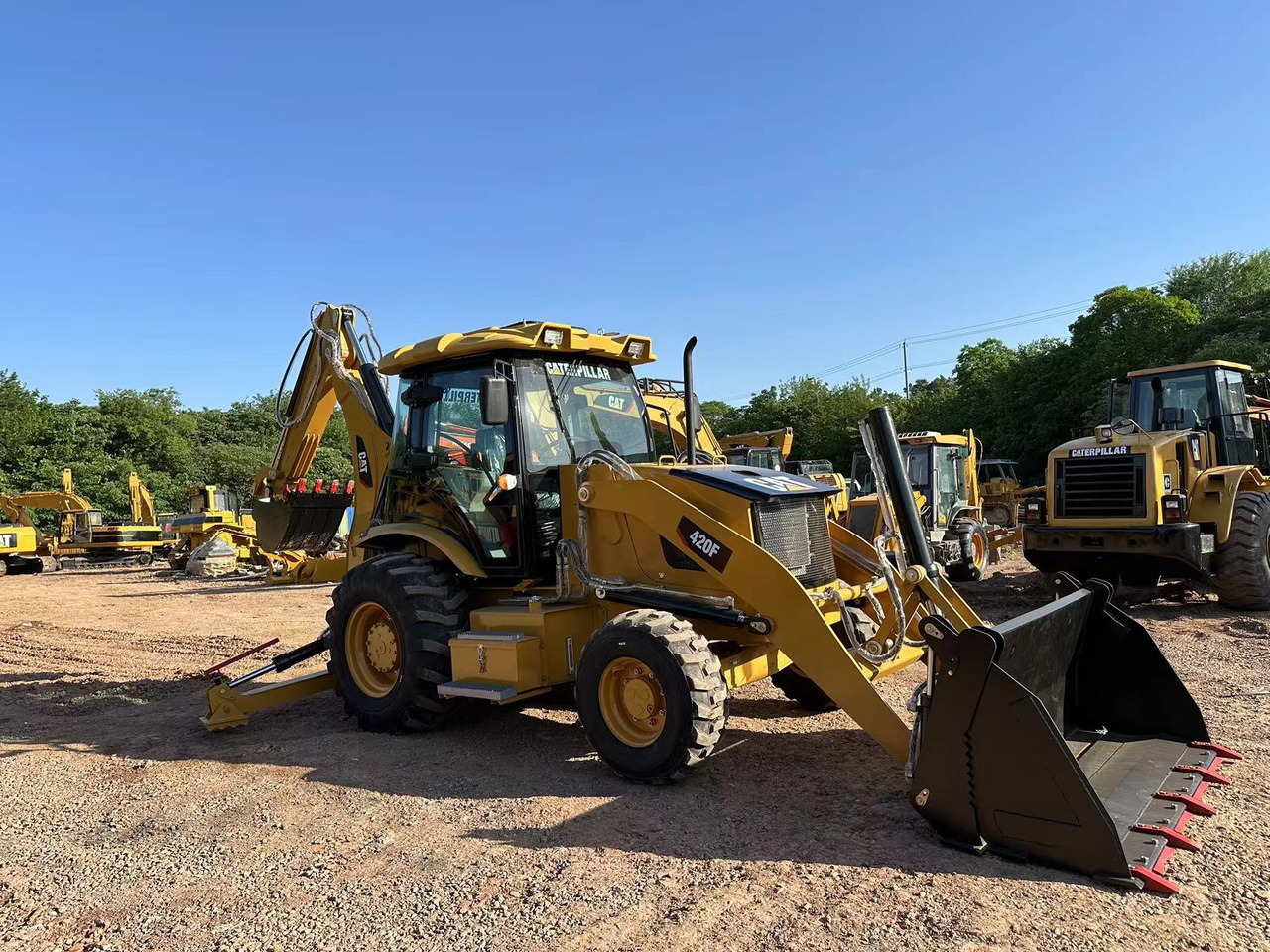 CATERPILLAR 420F2 - Tractopelle: photos 2 CATERPILLAR 420F2 - Tractopelle: photos 2