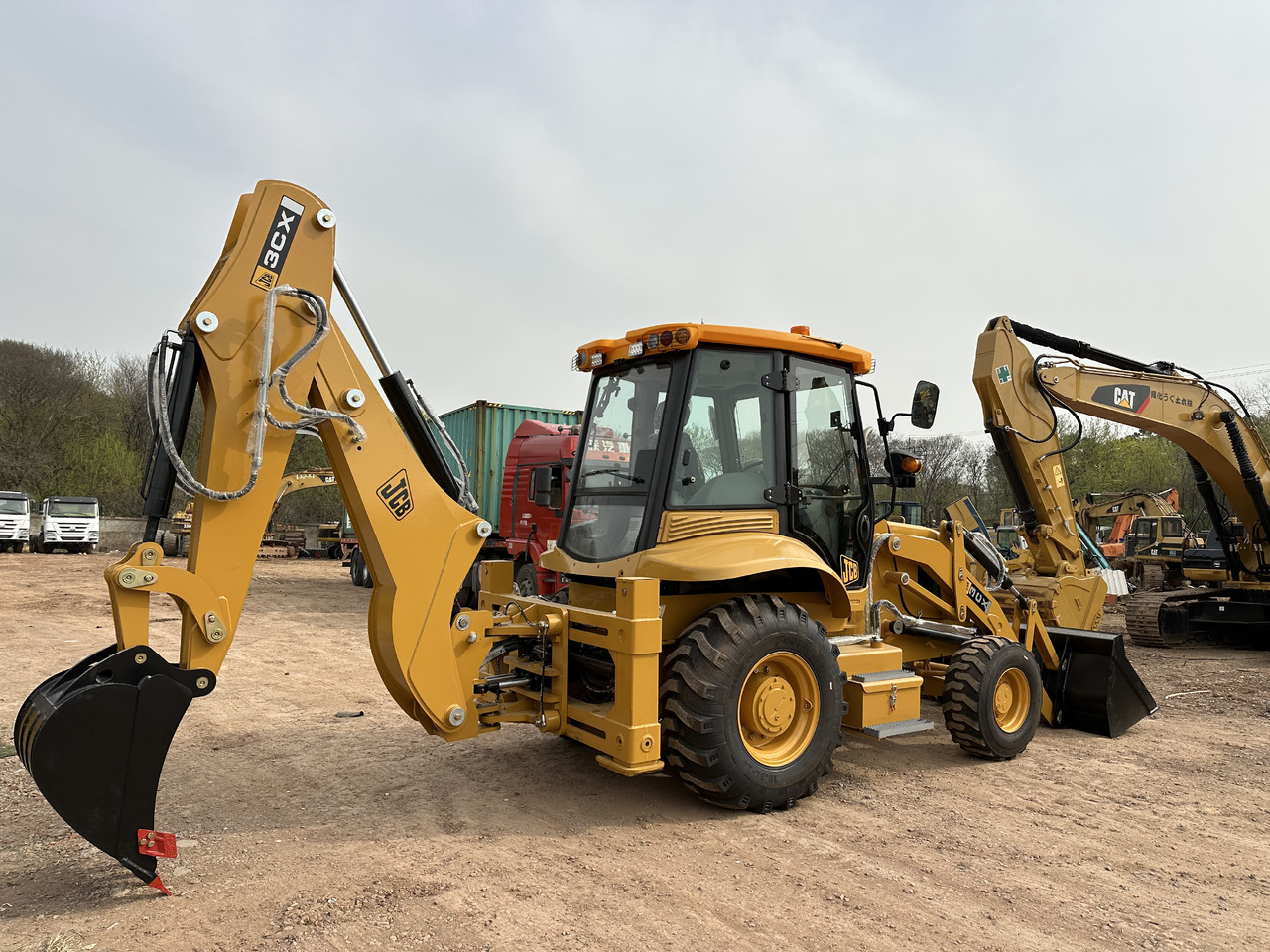 CATERPILLAR 420F2 - Tractopelle: photos 2 CATERPILLAR 420F2 - Tractopelle: photos 2