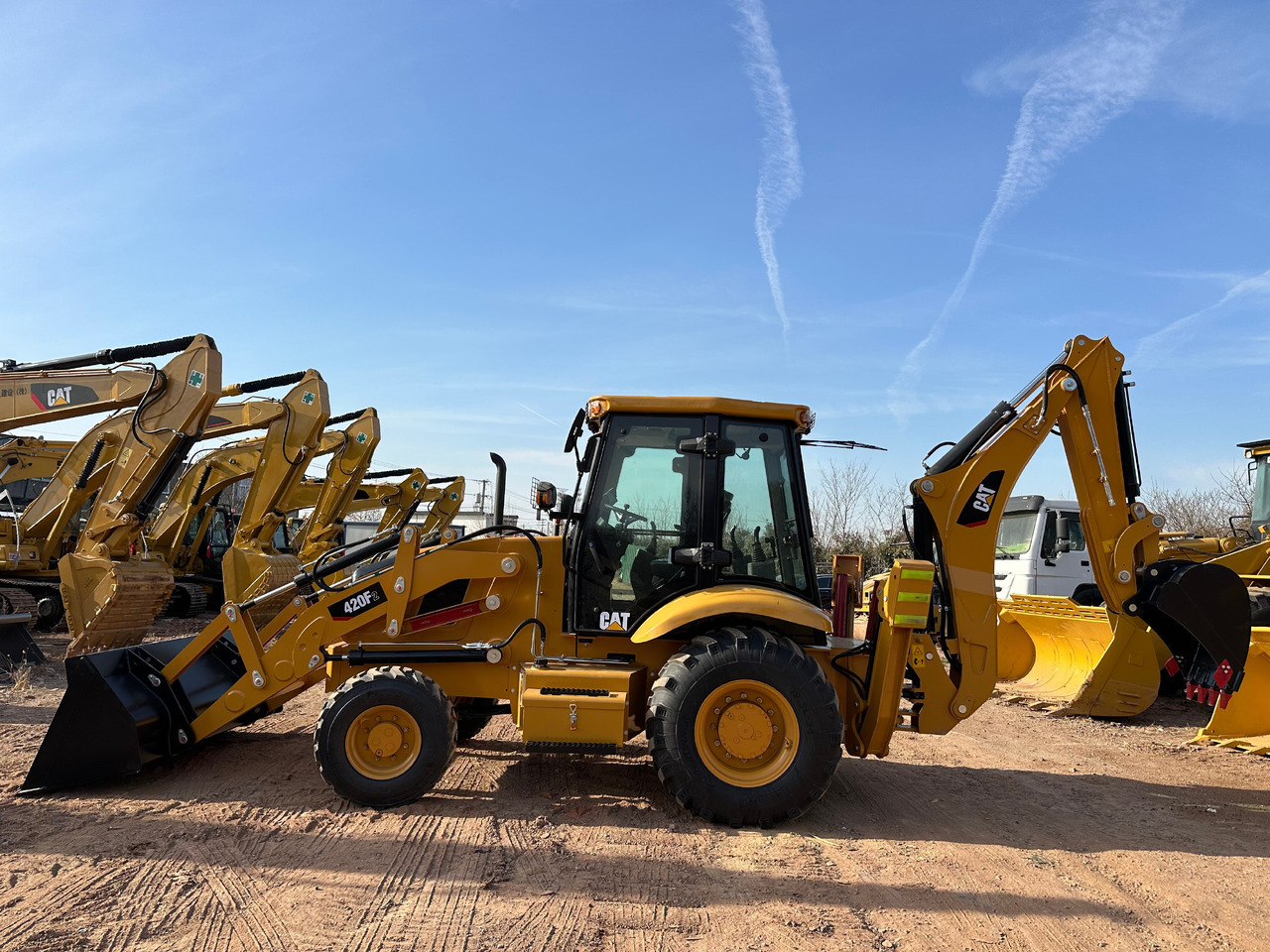 Tractopelle neuf CATERPILLAR 420F2: photos 7