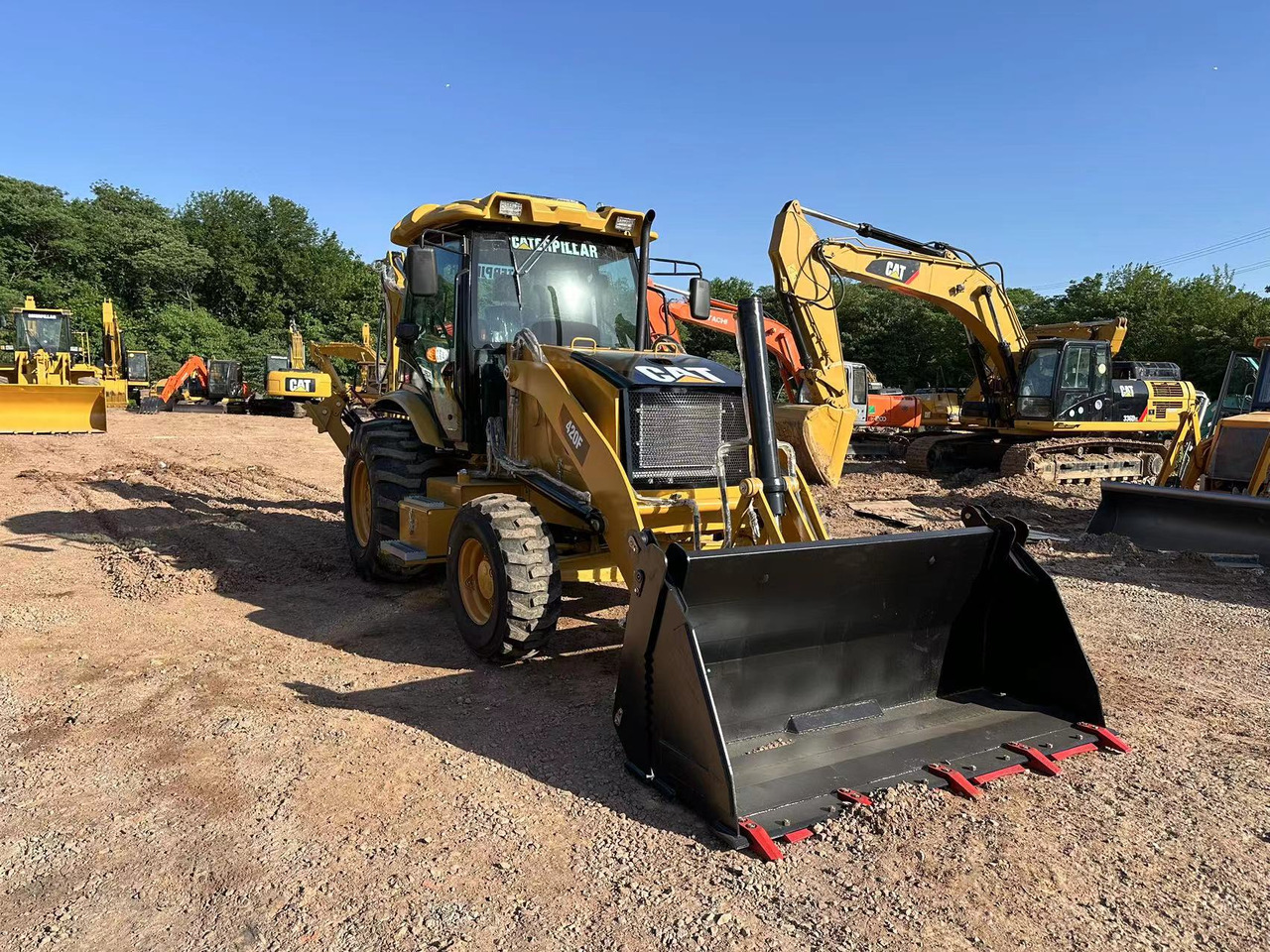 CATERPILLAR 420F2 - Tractopelle: photos 3 CATERPILLAR 420F2 - Tractopelle: photos 3