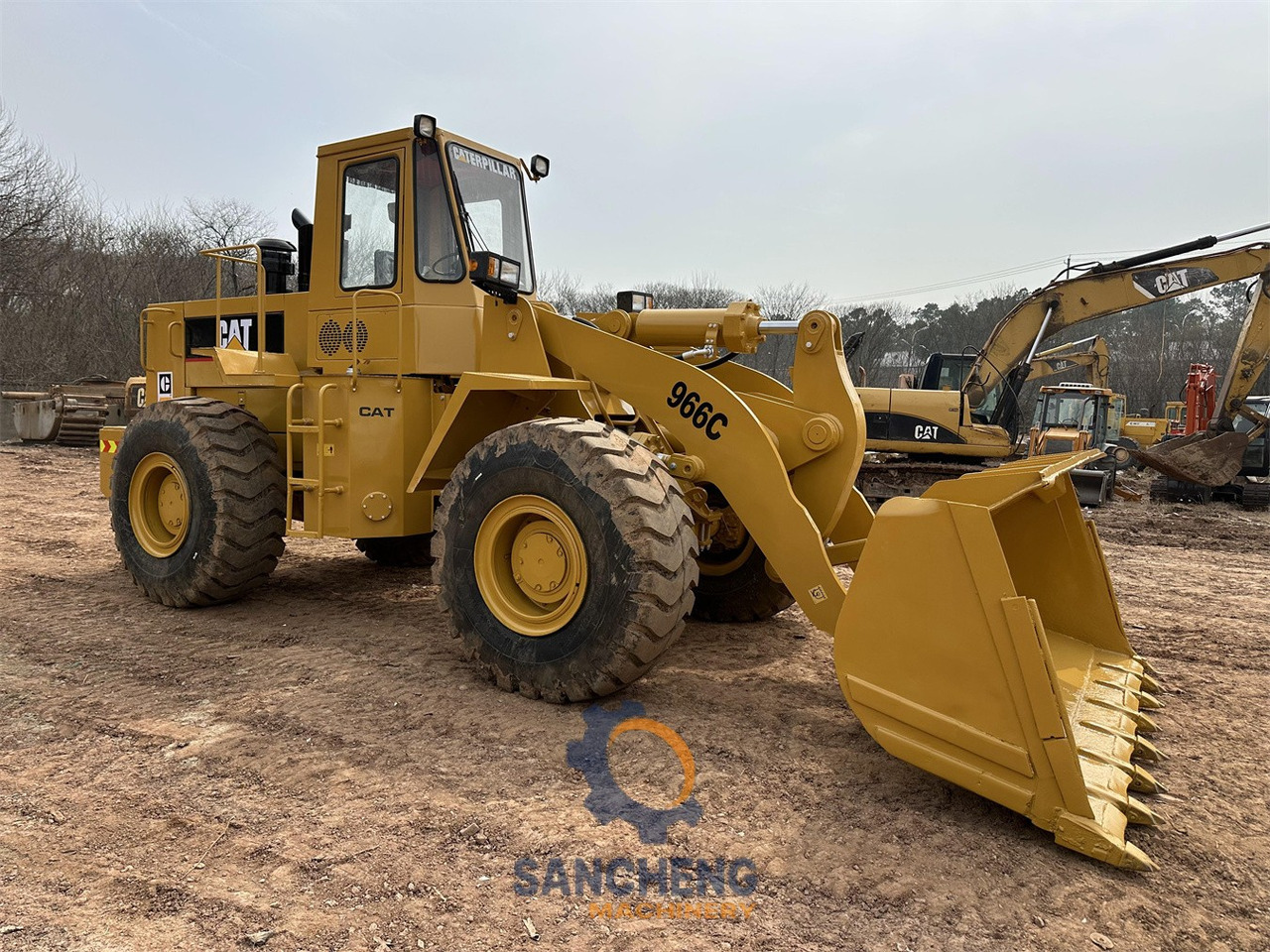 CATERPILLAR 966C - Chargeuse sur pneus: photos 1 CATERPILLAR 966C - Chargeuse sur pneus: photos 1