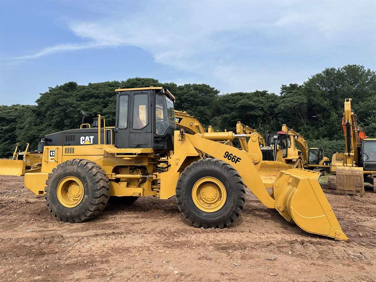 CATERPILLAR 966F - Chargeuse sur pneus: photos 2 CATERPILLAR 966F - Chargeuse sur pneus: photos 2