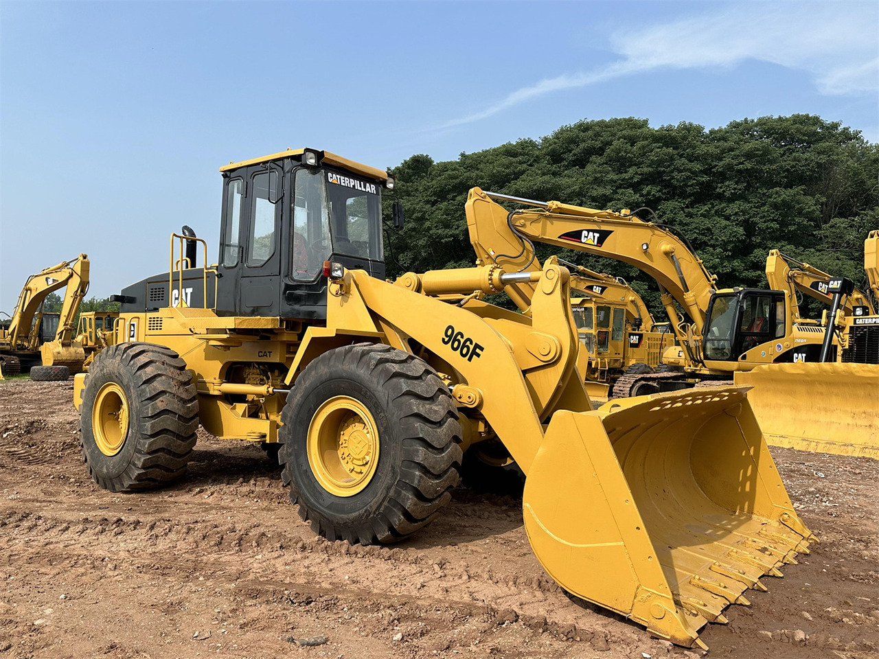 CATERPILLAR 966F - Chargeuse sur pneus: photos 1 CATERPILLAR 966F - Chargeuse sur pneus: photos 1