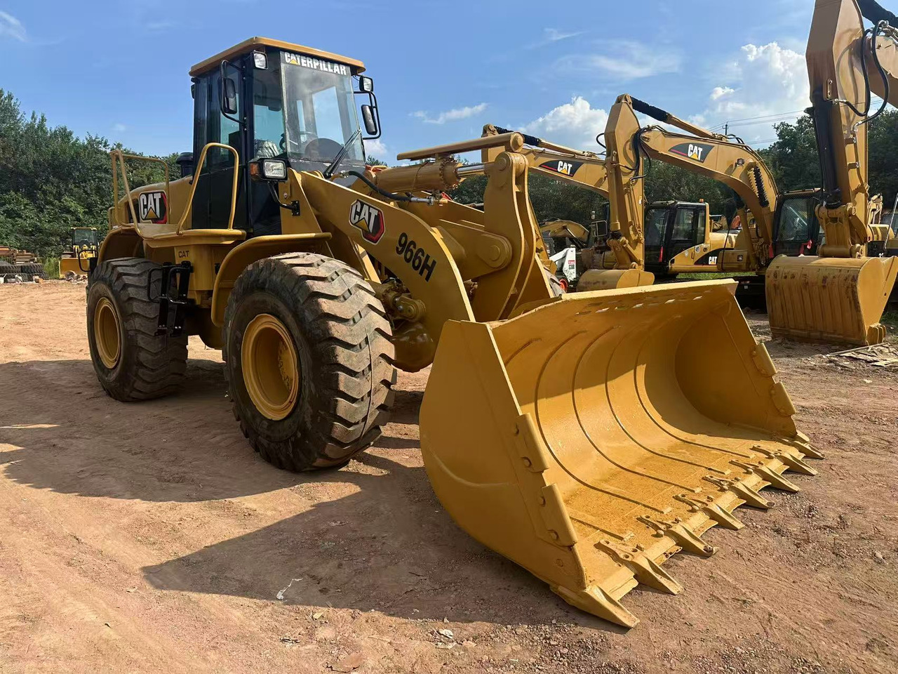 CATERPILLAR 966H - Chargeuse sur pneus: photos 2 CATERPILLAR 966H - Chargeuse sur pneus: photos 2