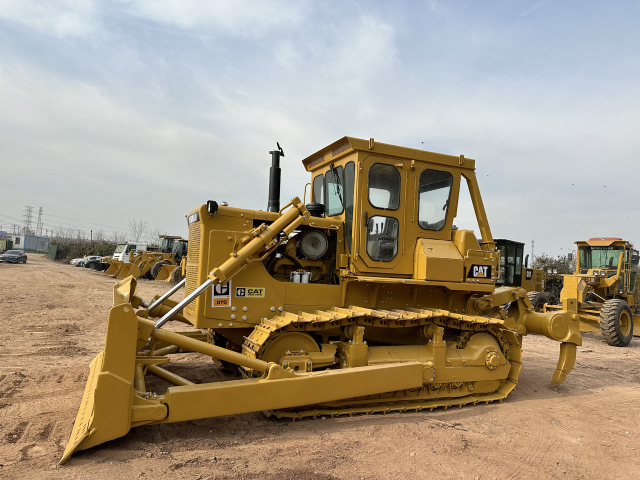 CATERPILLAR D7G - Bulldozer: photos 1 CATERPILLAR D7G - Bulldozer: photos 1