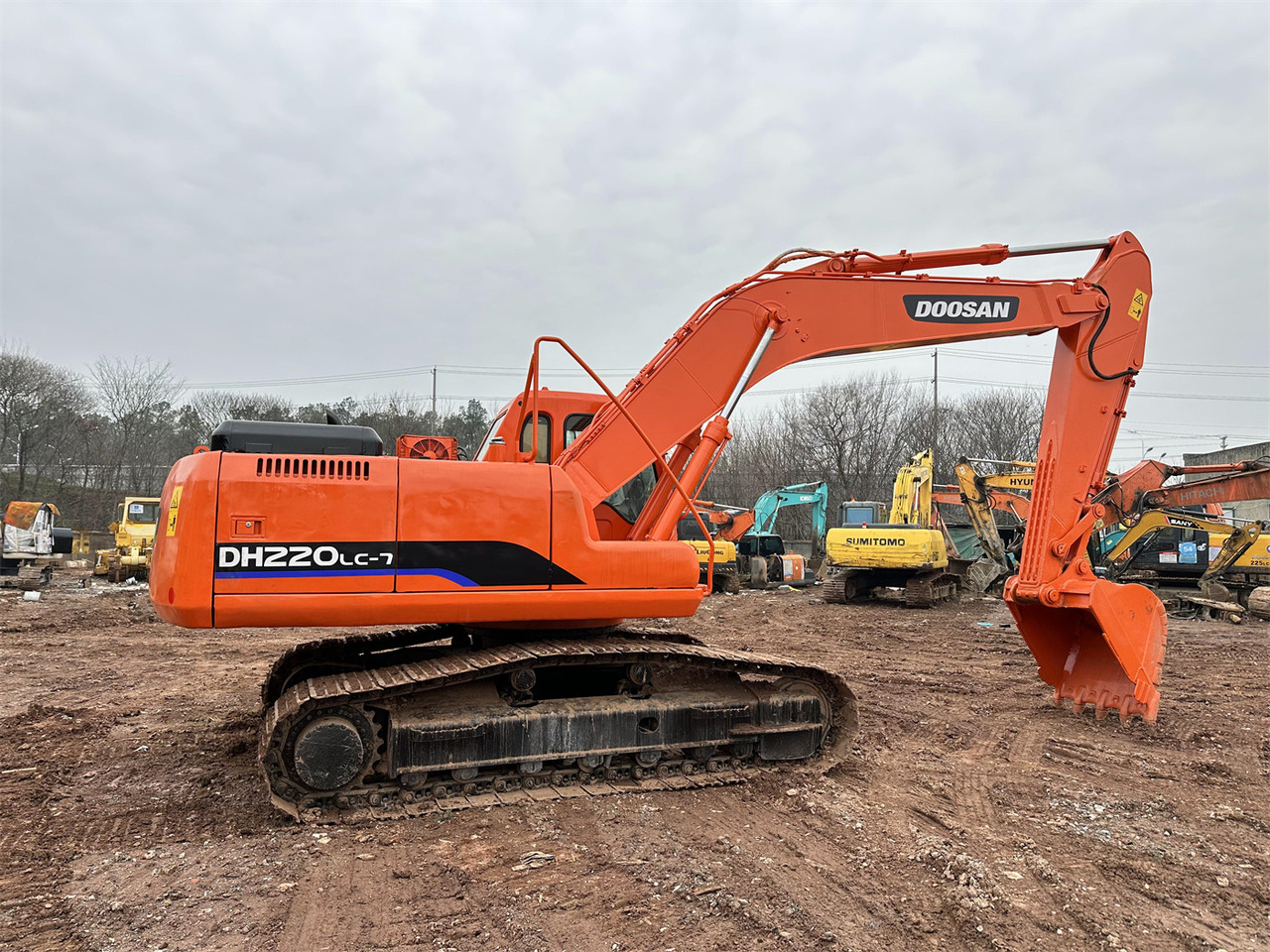 DOOSAN DH220 - Pelle sur chenille: photos 1 DOOSAN DH220 - Pelle sur chenille: photos 1